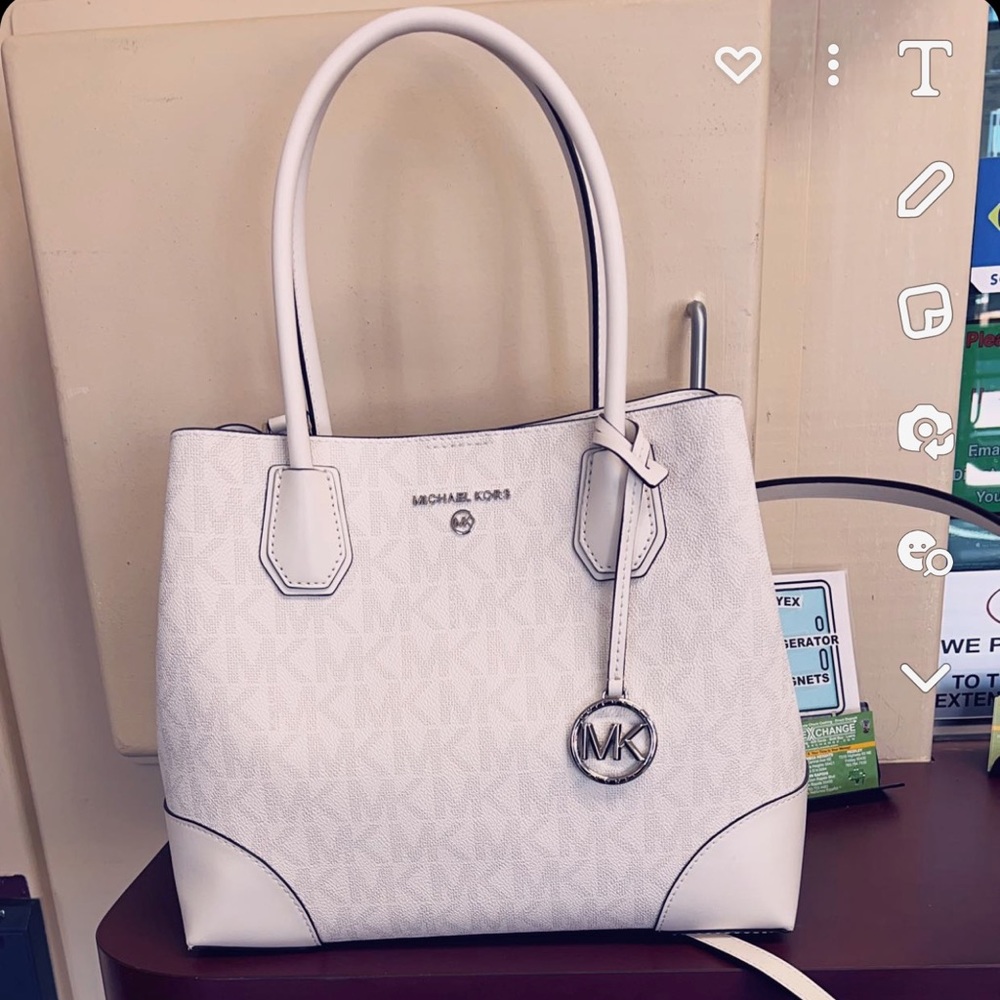 ISO - I am looking for this exact purse for my friend.